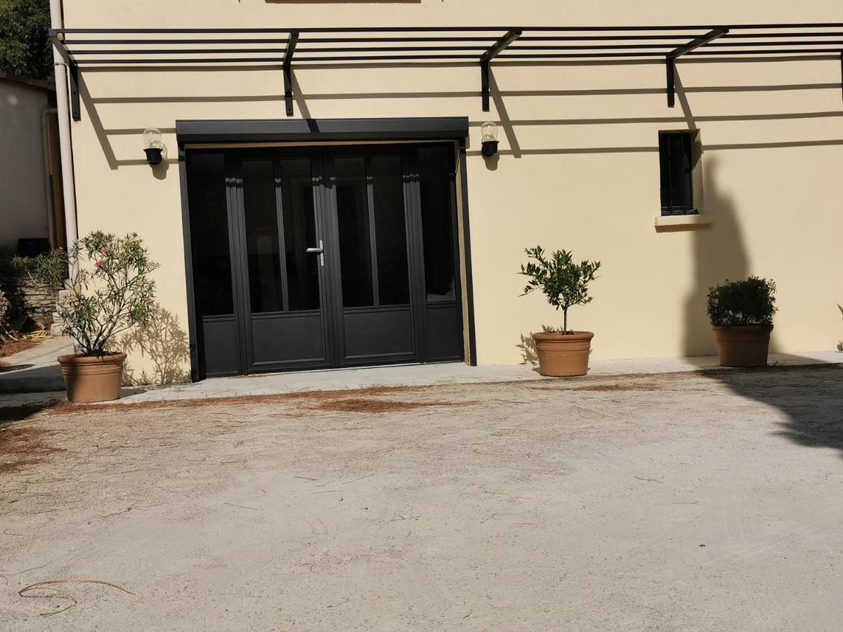 Gite 2 Chambres Avec Piscine Sernhac Екстериор снимка