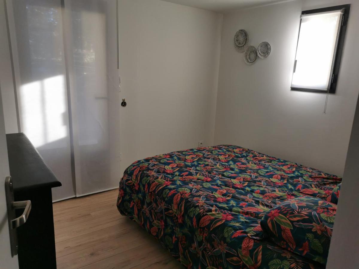 Gite 2 Chambres Avec Piscine Sernhac Екстериор снимка