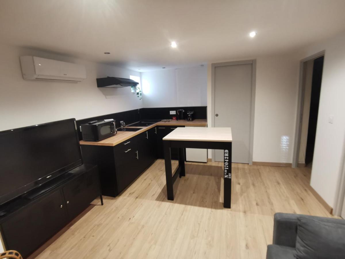 Gite 2 Chambres Avec Piscine Sernhac Екстериор снимка